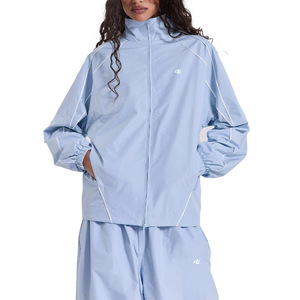 Vente en gros de survêtements coupe-vent unisexes légers et surdimensionnés en nylon, vêtements de sport imperméables pour l'extérieur, avec bandes réfléchissantes personnalisées, OEM - Product Image 2