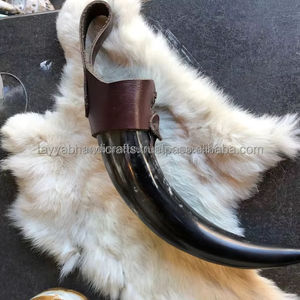 Cuerno vikingo para beber con soporte de cuerno Cuerno vikingo antiguo tallado con latón - Product Image 1