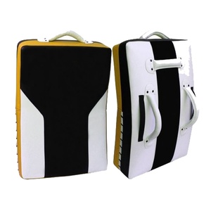 Escudo de Boxeo Tailandés Profesional de Alta Calidad en Cuero PU, Ecológico, Duradero, Transpirable y Personalizable - Product Image 2