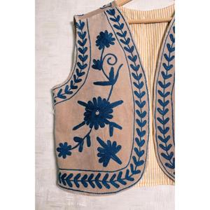 Chaleco de Terciopelo Suzani Vintage para Mujer, Bordado Floral Hecho a Mano, Estilo Boho, Prenda Exterior de Diseño - Product Image 2