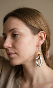 Pendientes de Cuerno de Búfalo Natural de Primera Calidad, Acabado Pulido y Brillante, Joyería Elegante para Mujer, para Boutiques y Propietarios de Tiendas - Product Image 2