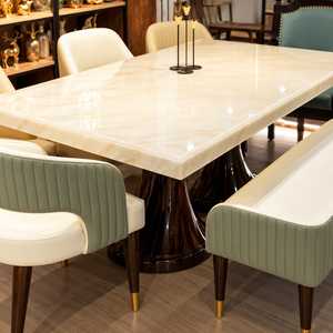 Ensemble de salle à manger rectangulaire moderne de luxe en marbre crème, table sur piétement en bois sculptural, chaises d'appoint rembourrées, banc courbé - Product Image 5