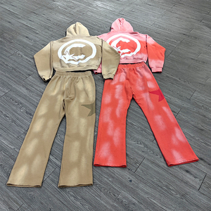 Conjunto de Chándal Personalizado de Fábrica con Pedrería: Sudadera con Capucha y Pantalones Acampanados Estilo Urbano - Product Image 1