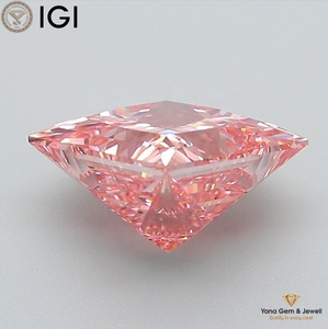 Diamante Cultivado en Laboratorio con Corte PRINCESS, 3.00 Quilates, Claridad VS1, Color Rosa Intenso, con Certificado IGI para Anillo de Compromiso de Lujo - Product Image 4