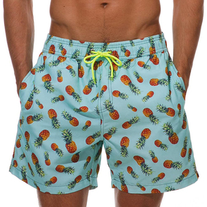Restez à la mode cet été avec notre dernière collection de shorts de bain pour hommes : des imprimés audacieux, des couleurs rétro et des coupes modernes pour tous les styles. - Product Image 5