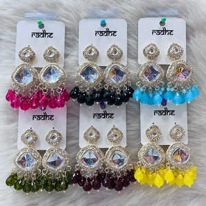 Pendientes colgantes de cuentas y piedra Kundan chapados en oro Accesorio de moda - Product Image 1