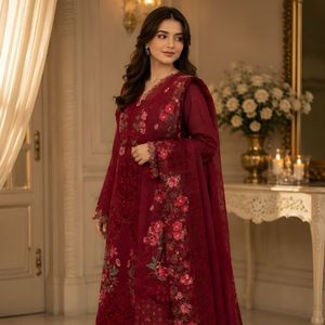 Ensemble haut et bas en lawn imprimé de luxe avec dupatta en coton pur, collection pakistanaise en lawn, vente en gros par Royal Export - Product Image 4