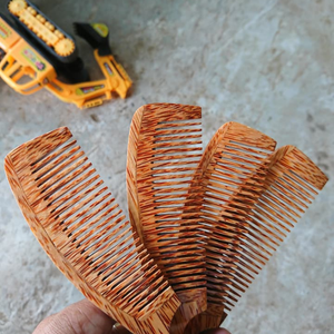 Peigne en noix de coco pur artisanal d'origine vietnamienne pour un coiffage efficace et des outils de beauté durables par 99 Gold Data - Product Image 6