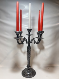 Candélabre vintage en aluminium à 5 bras, support de bougie en métal doré antique pour la décoration de mariage, banquet, hôtel, restaurant - Product Image 1