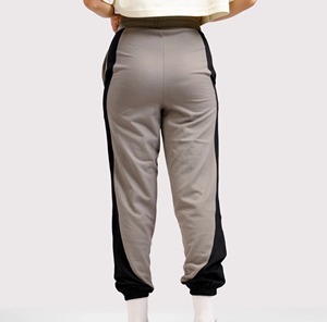 Pantalon de jogging ample et surdimensionné en molleton français pour femme avec logo personnalisé, 100 % coton épais, style hip-hop, idéal pour le sport et la gym - Product Image 2