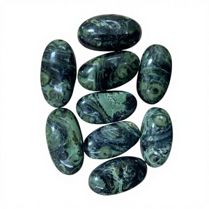 Cabochon vert naturel en jaspe Kambaba avec effet optique étoilé du Rajasthan - Product Image 1