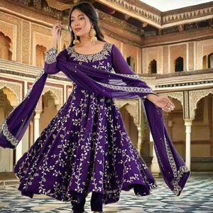 Elegante Conjunto de Kurta Anarkali con Falda Acampanada y Dupatta - Product Image 3