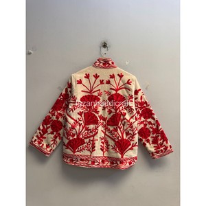 Chaqueta de terciopelo Suzani estilo hippie, chaqueta con bordado floral hecho a mano, forro interior de algodón, chaqueta de terciopelo para mujer, chaqueta de invierno. - Product Image 1