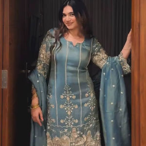 Traje Tradicional Bordado para Mujer, Estilo Holgado, Largo hasta el Suelo, para Fiestas, Ocasiones Especiales y Eventos Festivos, Precio de Fábrica, Alta Demanda - Product Image 1