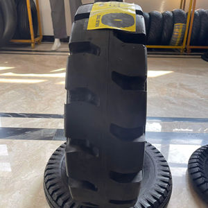 Pneu de chariot élévateur KUMA KF504 8.25-15 de qualité supérieure, caoutchouc naturel massif, neuf, vente en gros, fabriqué au Vietnam, durée de vie 20 000 km - Product Image 1