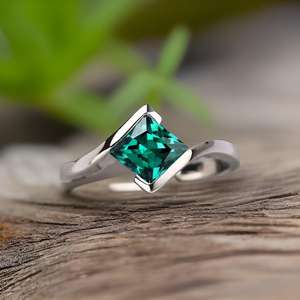 Bague de fiançailles vintage unique en émeraude taille princesse, en or rose, avec grappe de pierres taille princesse, bague de mariage délicate - Product Image 6