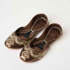 Chaussures Khussa pour femmes de qualité supérieure, tendance mode haute performance, imprimées, antidérapantes, personnalisables, toutes saisons - Product Image 1