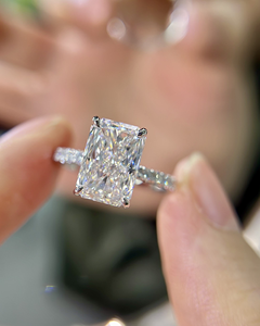 Anillo de compromiso solitario de oro de 14 quilates con diamante cultivado en laboratorio de corte radiante de 2 quilates, EF-VS1, con banda pavé, elegante joyería fina. - Product Image 2