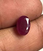 Rubis rouge naturel non chauffé, taille ovale. Rubis ovale facetté à vendre.