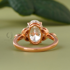 Bague de fiançailles unique en or rose style vintage avec diamant de laboratoire ovale de 3,09 carats, sertie de feuilles en milgrain, qualité DEF VVS-VS, bijoux de qualité supérieure - Product Image 3