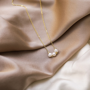 Collier pour femme Three Pearl Road en or 18 carats plaqué or véritable avec perle, chaîne claviculaire avec pendentif sourire - Product Image 2