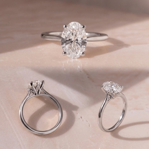 Anillo de compromiso de plata s925 con moissanita ovalada de 9.0x7.0mm, engaste de garra, estilo clásico para mujer - Product Image 1