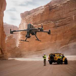 Dron Universal Matrice 400 RTK con LiDAR Giratorio Integrado y Radar de Ondas Milimétricas para Detección de Obstáculos a Nivel de Líneas Eléctricas M400 RTK - Product Image 1