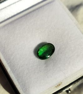 Garnet Verde Tsavorite Natural de 3.72 Quilates, Corte Ovalado, Gema Suelta |   Granate Verde Intenso Raro para Anillo y Colgante - Product Image 1