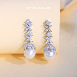 Pendientes elegantes con forma de pétalo de flor para mujer, chapados en plata, imitación de perla, corte princesa, circonita, estilo clásico, joyería de boda - Product Image 5