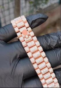 Reloj de diamantes de diseño ecológico para damas con movimiento de cuarzo para uso diario. Disponible para la venta. - Product Image 4