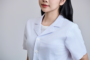 เสื้อคลุมสครับแบบเต็มตัว FMF สำหรับทุกเพศ ผลิตจากผ้าทอโพลีเอสเตอร์ 65% ผ้าฝ้าย 35% สำหรับใช้ในโรงพยาบาล รุ่น 61003/62003 มีสินค้าพร้อมส่ง - Product Image 4