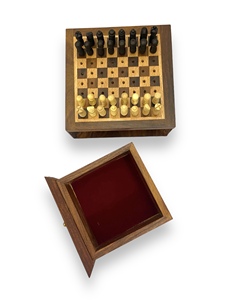 Boîte et plateau d'échecs en bois de 10 pouces, finition naturelle, jeu de stratégie classique pour le divertissement familial et les activités intérieures - Product Image 2