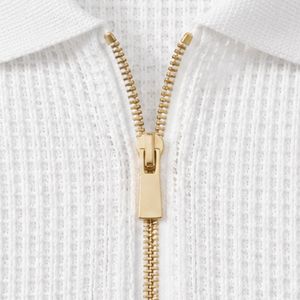 Polo en maille blanc pour homme avec fermeture éclair dorée, manches courtes, haut décontracté de luxe pour l'été, tissu texturé, chemise de golf personnalisée par un designer, OEM - Product Image 5