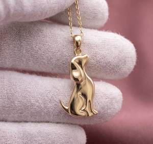 Pendentif Chien Assis en Argent Sterling 925 Plaqué Or, Breloque Minimaliste pour Amoureux des Chiens, Bijou Animalier, Charm Pendentif - Product Image 4