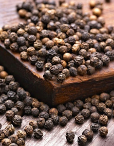 Pimienta Negra Entera Natural 500-550 GL Premium, Semillas de Pimienta Negra Secas con Alto Contenido de Piperina, Exportación a Granel - Product Image 1