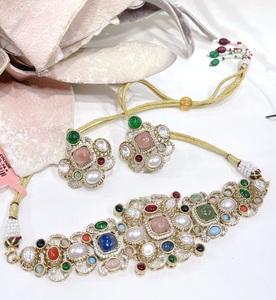 Conjunto de Collar y Aretes de Diseño Clásico en Latón Chapado en Oro de la Mejor Calidad con Moissanita para Mujer, Ideal para Regalos de Boda y Fiestas - Product Image 1
