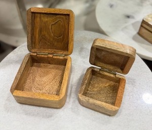 Caja de Joyería de Madera Natural con Incrustaciones de Concha, Estuche Cuadrado de Almacenamiento con Aspecto de Perla, Empaque de Regalo para Anillos y Accesorios Pequeños - Product Image 2