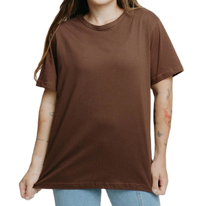Camisetas al por mayor para mujer, hechas con material suave y ligero que ofrece movimiento flexible y uso diario duradero, personalizadas - Product Image 1