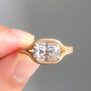Anillo Iced Jewelz de 2.55 Quilates con Corte Cojín, Chapado en Oro Amarillo de 14K, para Ella, con Certificado IGI, ¡Gran Venta! - Product Image 1