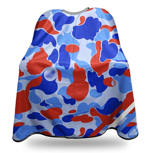 ผ้าคลุมตัดผมเด็ก ลายพรางสีแดงน้ำเงิน กันน้ำ ปรับขนาดได้ที่คอ - Product Image 2