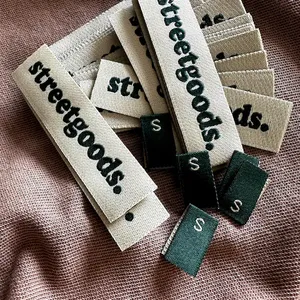 Étiquettes tissées de qualité supérieure pour vêtements, logo personnalisé imprimé par transfert thermique, étiquettes personnalisées pour vêtements, étiquettes tissées avec nom. - Product Image 4