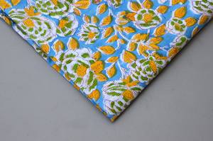 Tissu floral 100% coton imprimé à la main style Jaipuri, base bleue, doux et respirant, pour vêtements et ameublement. - Product Image 6
