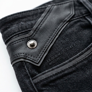 DRAVELLE INDUSTRY Jeans de moto para hombre, corte ajustado, denim oscuro, pierna recta, detalles de remaches, cintura media, estilo otoñal - Product Image 5