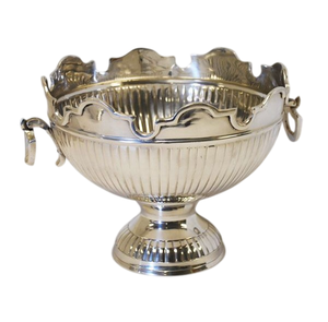 Bol à punch de style antique en argent plaqué, avec piédestal, gravé et côtelé, en métal, pour la décoration de table, bol à champagne et à vin - Product Image 1