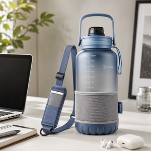 Botella de agua deportiva redonda de plástico azul de medio galón (2L) con correa de transporte y funda de almacenamiento para gimnasio, camping, fábrica de Vietnam - Product Image 5