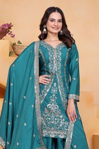Ensemble trois pièces pour femme en soie Chinon avec motif à sequins, comprenant un Kameez court, un pantalon palazzo à jambes larges et un long foulard, entièrement cousu - Product Image 5