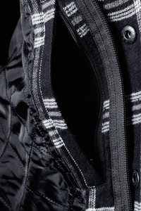 Chemise en flanelle à carreaux noire pour homme, épaisse, à manches longues, pour le travail en extérieur, décontractée, avec logo personnalisé, vente en gros - Product Image 3