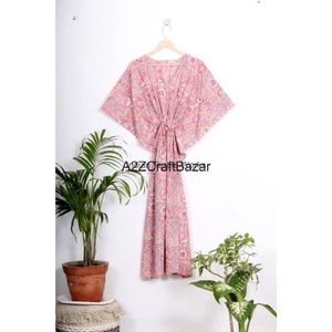 ชุดเดรสผู้หญิงผ้าคอตตอนคอวีแขนสั้นแต่งระบายระบายอากาศได้ทำด้วยมือผ้าฝ้าย100% เป็นมิตรต่อสิ่งแวดล้อมอินเดีย - Product Image 1