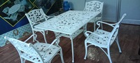 Ensemble de salle à manger d'extérieur en aluminium blanc de style européen, table et 4 chaises, panneau en mélamine de teck durable, meubles de jardin, patio