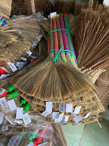 Balai en herbe fait main vietnamien, balai en herbe naturelle écologique fait main pour le nettoyage ménager - Product Image 4